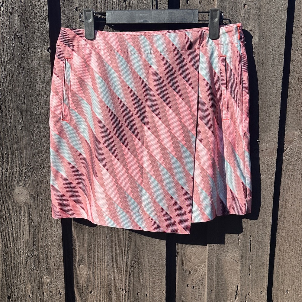 PGA TOUR GOLD SKORT GEOMETRIC PEACH AND GRAY PRINT Like new, Size 6